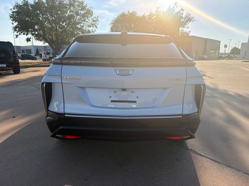 Used 2024 Cadillac Lyriq Luxury w/ LPO, Floor Liner Package AWD/4WD image 3