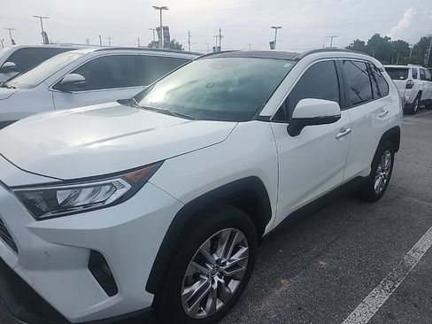 Used 2020 Toyota RAV4 Limited AWD/4WD image 15