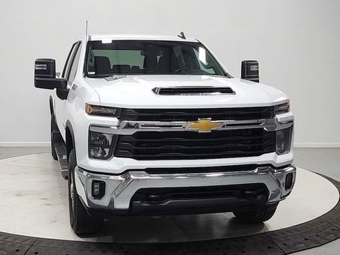 Used 2025 Chevrolet Silverado 2500 LT AWD/4WD image 2