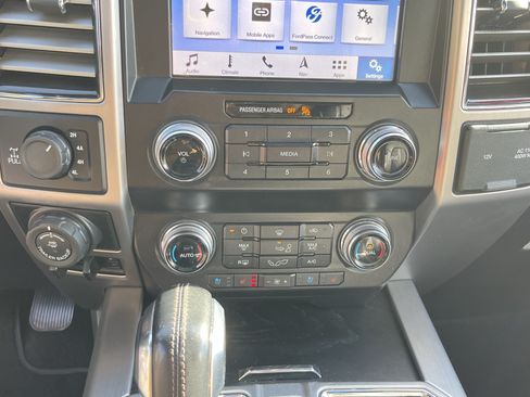 Used 2019 Ford F150 Platinum w/ Equipment Group 701A Luxury AWD/4WD image 26