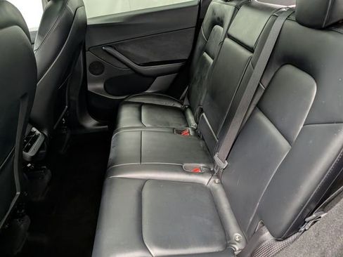 Used 2022 Tesla Model Y Long Range image 12