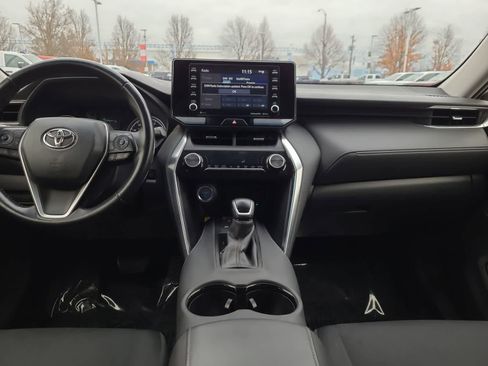 Used 2021 Toyota Venza LE image 18