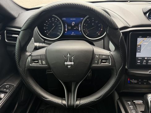 Used 2018 Maserati Ghibli GranSport RWD image 23