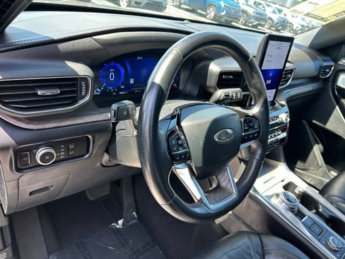 Used 2023 Ford Explorer Platinum w/ Technology Package AWD/4WD image 22