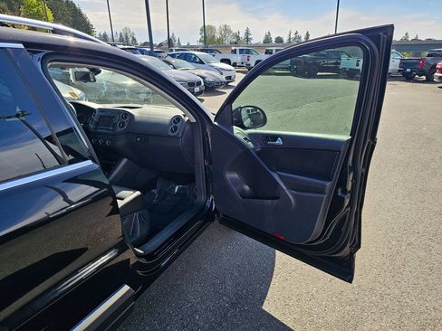Used 2017 Volkswagen Tiguan Wolfsburg Edition AWD/4WD image 28