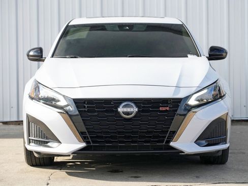 Used 2023 Nissan Altima 2.5 SR w/ SR Premium Package image 6