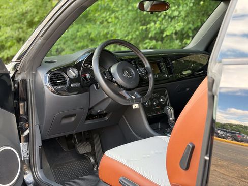 Used 2015 Volkswagen Beetle 1.8T Classic FWD image 9