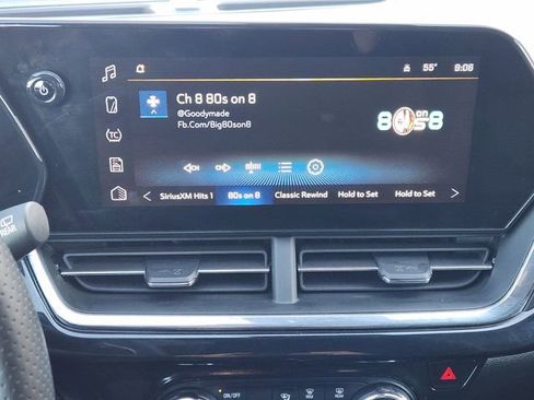 Used 2025 Chevrolet Trax RS w/ Sunroof Package FWD image 5