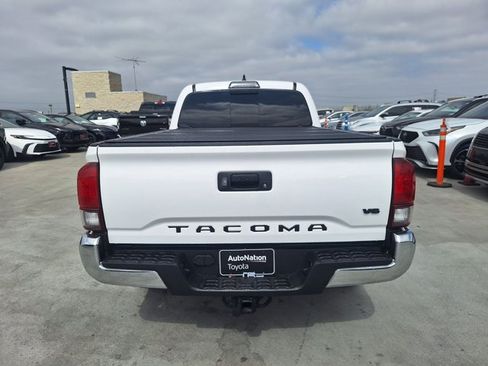 Used 2019 Toyota Tacoma TRD Off-Road AWD/4WD image 5