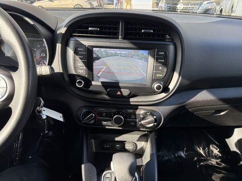 Used 2020 Kia Soul LX image 16