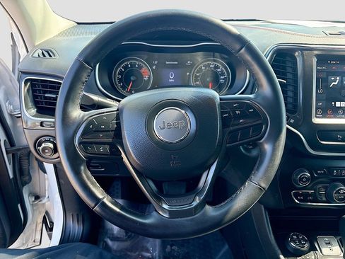 Used 2021 Jeep Cherokee Trailhawk image 11