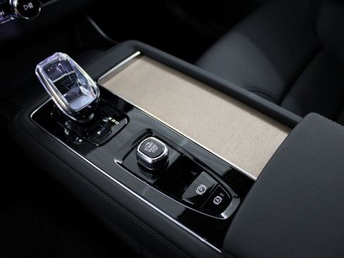 New 2025 Volvo XC90 T8 Plus w/ Protection Package Premier image 22