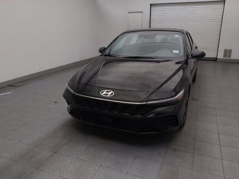 Used 2025 Hyundai Elantra SEL FWD image 15