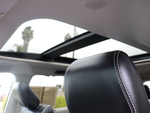 Used 2023 Chrysler Pacifica Limited image 28