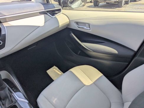 Used 2021 Toyota Corolla LE FWD image 16