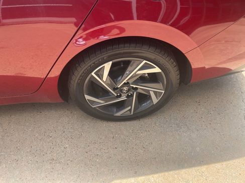 Certified 2024 Hyundai Elantra Limited image 4