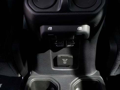 Used 2025 Jeep Wrangler Unlimited Rubicon image 28