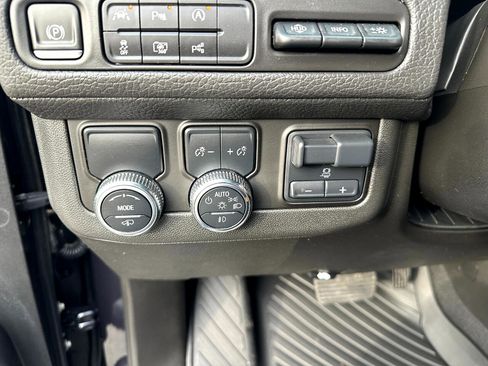 Used 2023 GMC Yukon Denali w/ Denali Reserve Package image 44