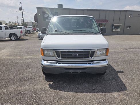 Used 2006 Ford E-350 and Econoline 350 XLT RWD image 3