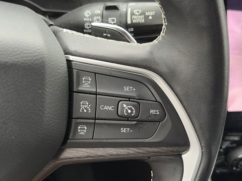 Used 2022 Jeep Grand Cherokee Limited w/ Luxury Tech Group II RWD image 23