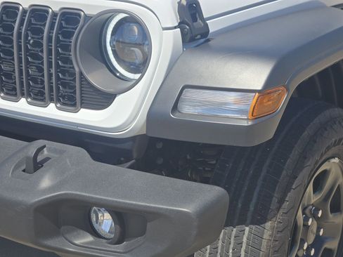 Used 2025 Jeep Wrangler Unlimited Sport AWD/4WD image 11