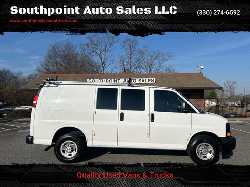 Used 2017 Chevrolet Express 2500 image 1