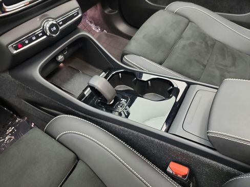 Used 2023 Volvo XC40 Recharge Ultimate w/ Protection Package Premier AWD/4WD image 11
