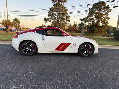 Used 2020 Nissan 370Z Coupe RWD image 13
