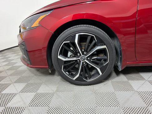 Used 2023 Nissan Altima 2.5 SR w/ SR Premium Package FWD image 10