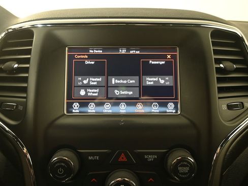 Used 2018 Jeep Grand Cherokee Laredo image 28