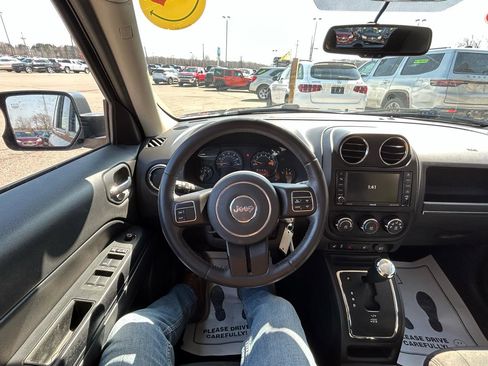 Used 2016 Jeep Patriot Latitude image 29