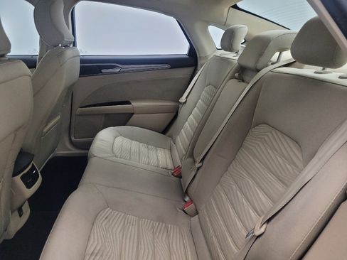 Used 2016 Ford Fusion SE FWD image 18