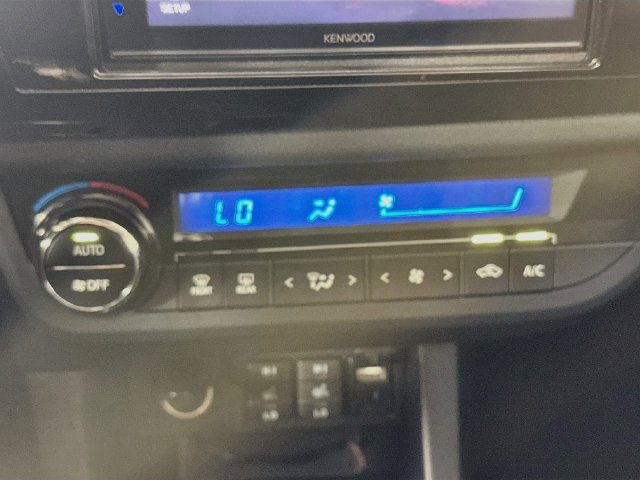 Used 2015 Toyota Corolla LE Premium FWD image 25