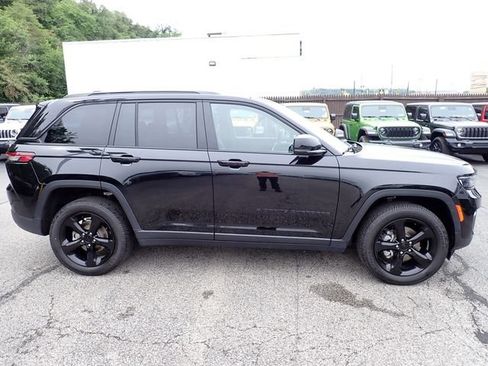 Certified 2023 Jeep Grand Cherokee Altitude AWD/4WD image 8