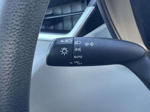 Used 2020 Toyota Corolla LE image 19