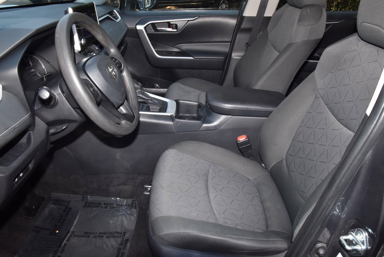 Used 2025 Toyota RAV4 XLE AWD/4WD image 13