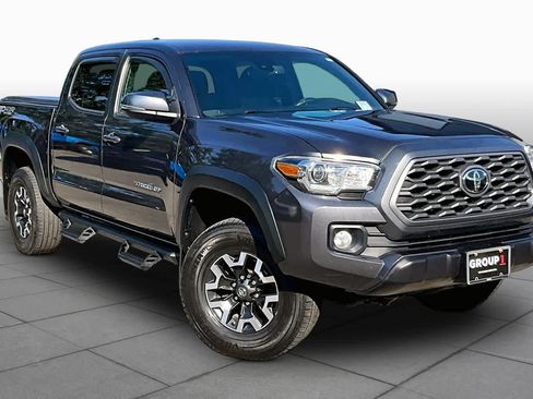 Certified 2020 Toyota Tacoma TRD Off-Road w/ Technology Package AWD/4WD image 3