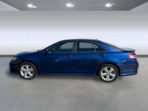 Used 2011 Toyota Camry SE image 2