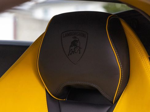 Used 2024 Lamborghini Huracan EVO image 58