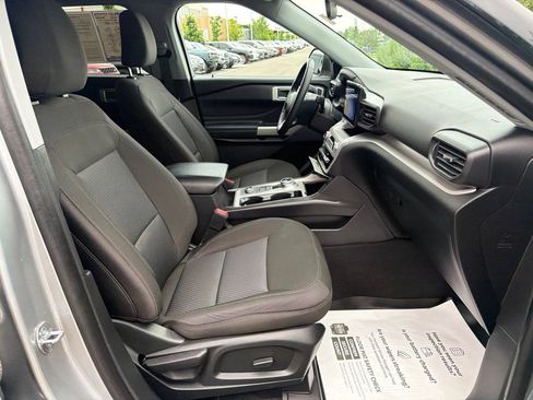 Used 2024 Ford Explorer XLT AWD/4WD image 10