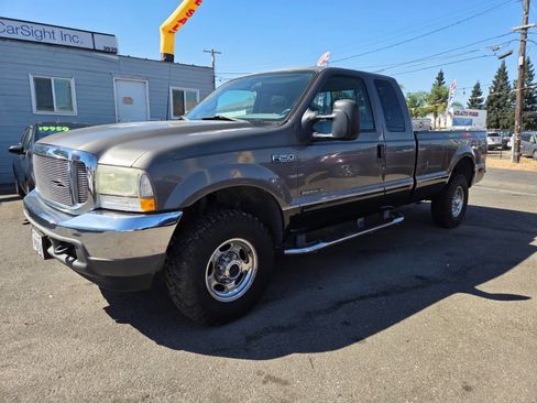 Used 2002 Ford F250 Lariat image 1