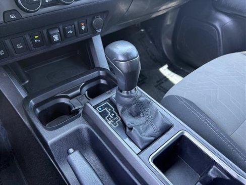 Used 2021 Toyota Tacoma TRD Off-Road w/ Technology Package AWD/4WD image 16
