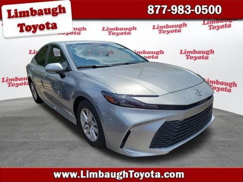 Used 2025 Toyota Camry LE w/ Convenience Package FWD image 1