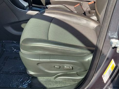 Used 2021 Chevrolet Trax LT w/ LT Convenience Package image 15