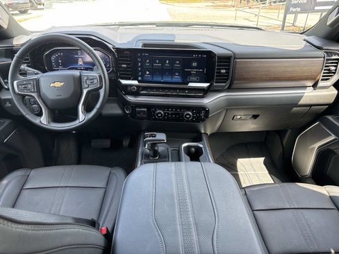 Used 2024 Chevrolet Silverado 1500 High Country w/ High Country Premium Package AWD/4WD image 15