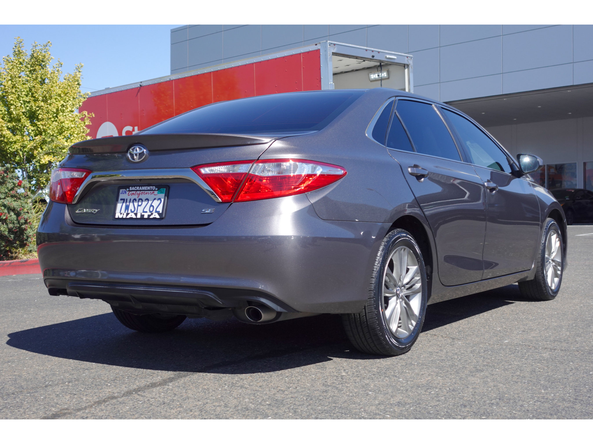 Used 2017 Toyota Camry SE FWD image 3