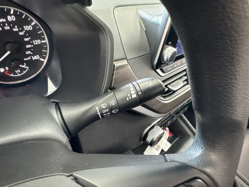 Used 2025 Nissan Altima 2.5 SV FWD image 21