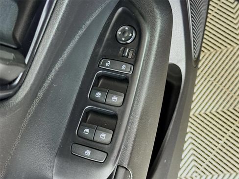 Certified 2025 Hyundai Venue Limited FWD image 19