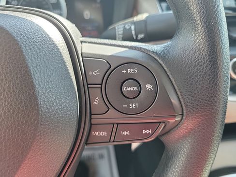 Used 2022 Toyota Corolla LE FWD image 16