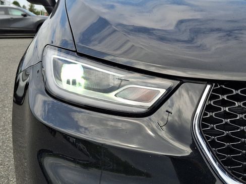 Used 2023 Chrysler Pacifica Touring-L FWD image 10